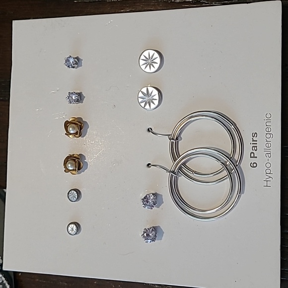 Hoops studs earring bundle all New with Tag gold and silver tone small and large - Picture 4 of 7